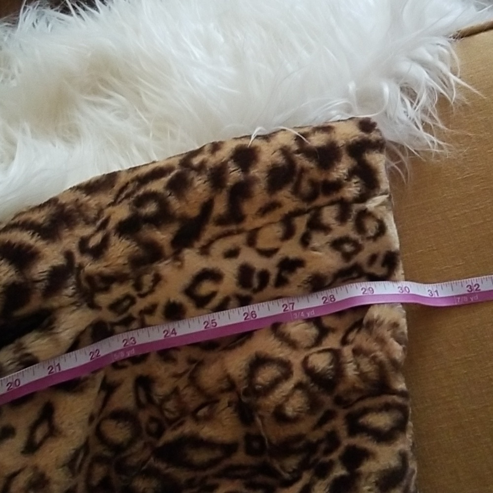 Oxford & Regant faux fur coat - Picture 9 of 9